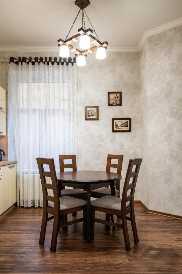 Historic Apartment Sofia In The Old Town Lviv Buitenkant foto