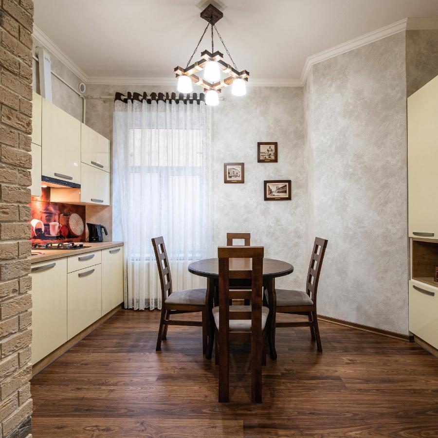Historic Apartment Sofia In The Old Town Lviv Buitenkant foto
